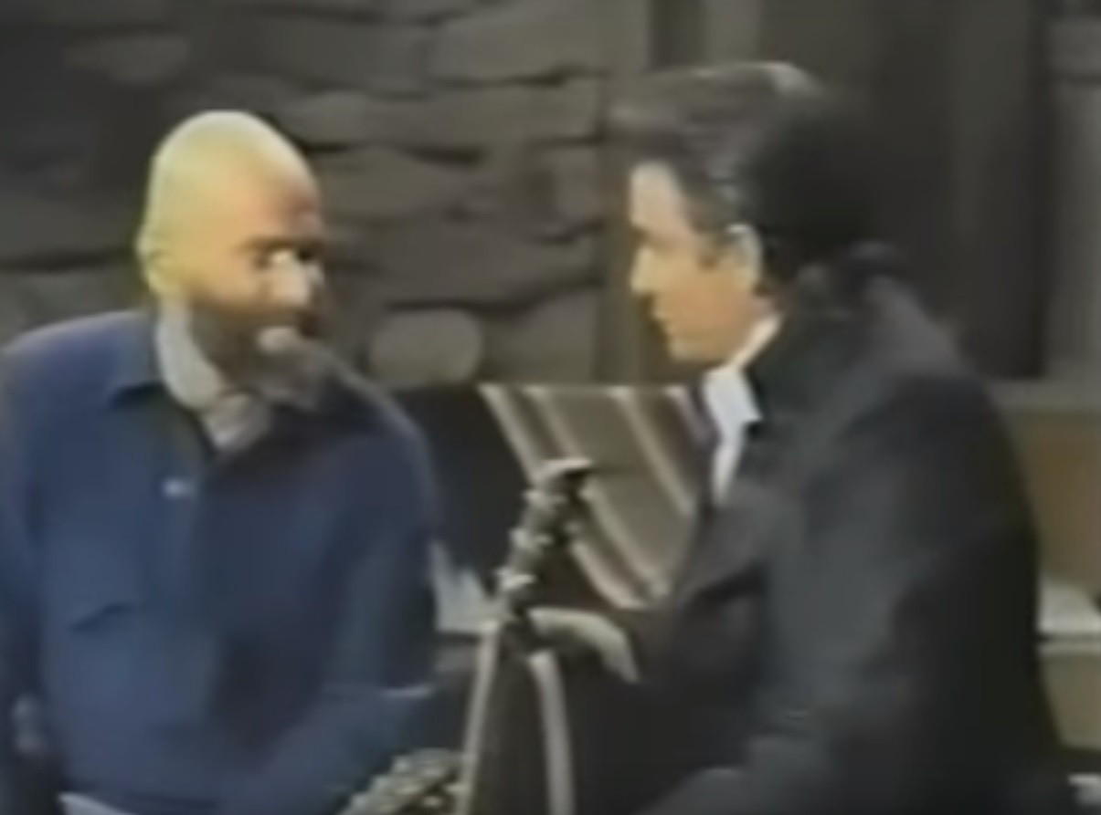 Screenshot of Johnny Cash & Shel Silverstein performing "A Boy Named Sue" on the Johnny Cash show.